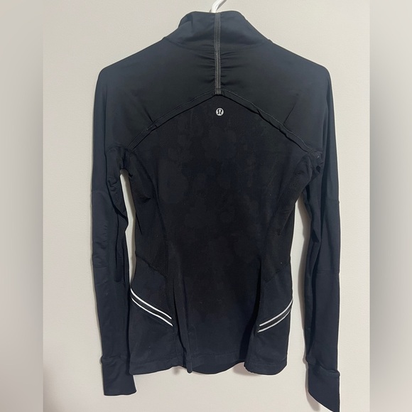 Lululemon Black half zip pullover. Womens xs/s reflective zippers - Picture 3 of 9